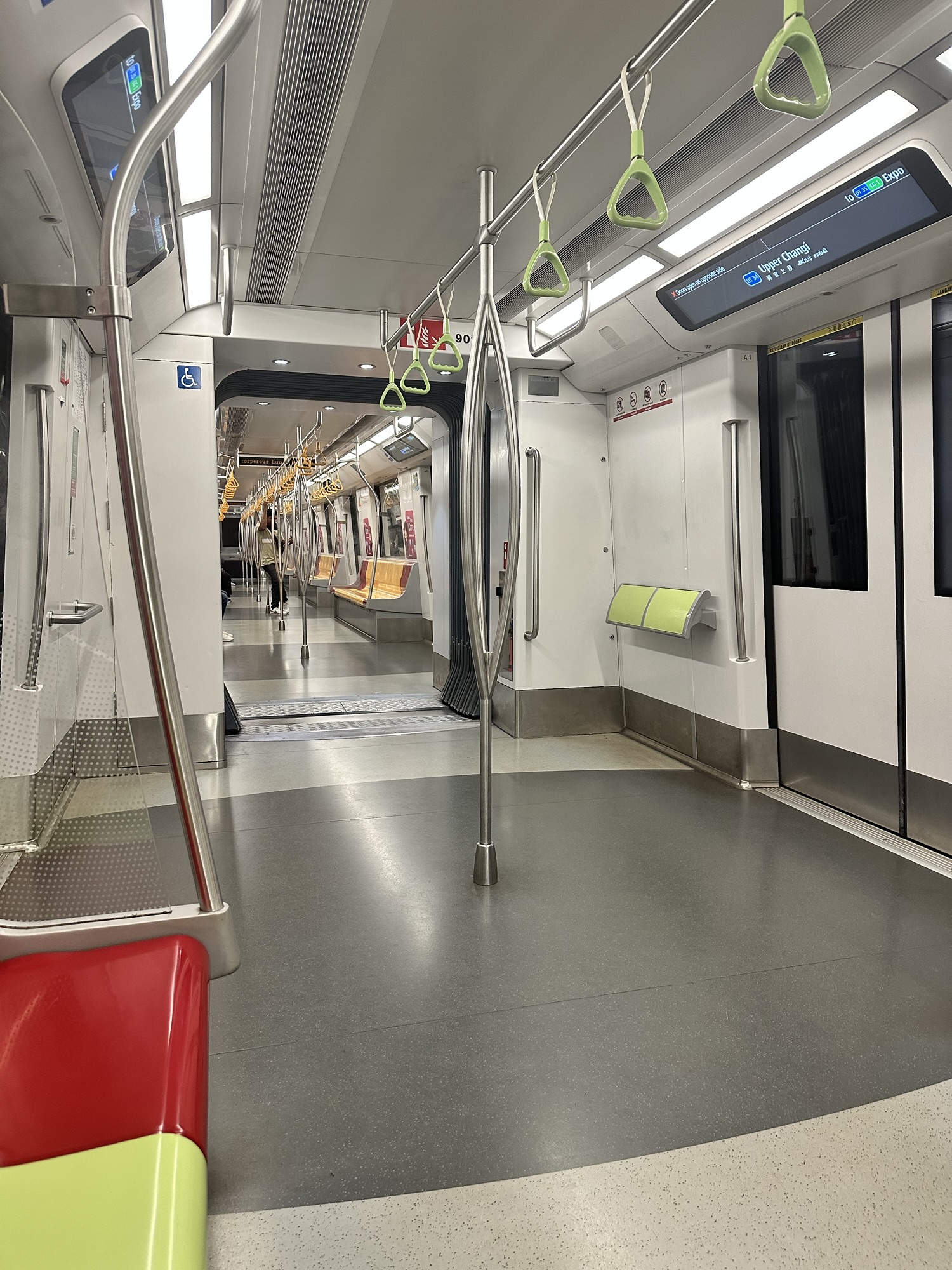 How to Go from Singapore Changi Airport to City Centre by MRT